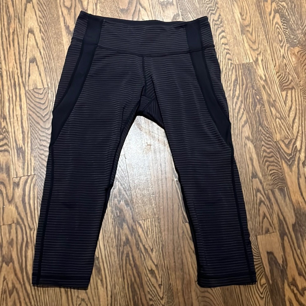 Lululemon Conduit Crop leggings - black with gold stripes Size 10